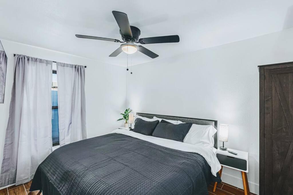 Phoenix Retreat - 2 Bedroom Home With King-Size Bed - 3 Smart Tvs - 10 Min From Airp - Unit A Extérieur photo