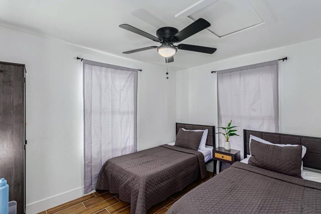 Phoenix Retreat - 2 Bedroom Home With King-Size Bed - 3 Smart Tvs - 10 Min From Airp - Unit A Extérieur photo
